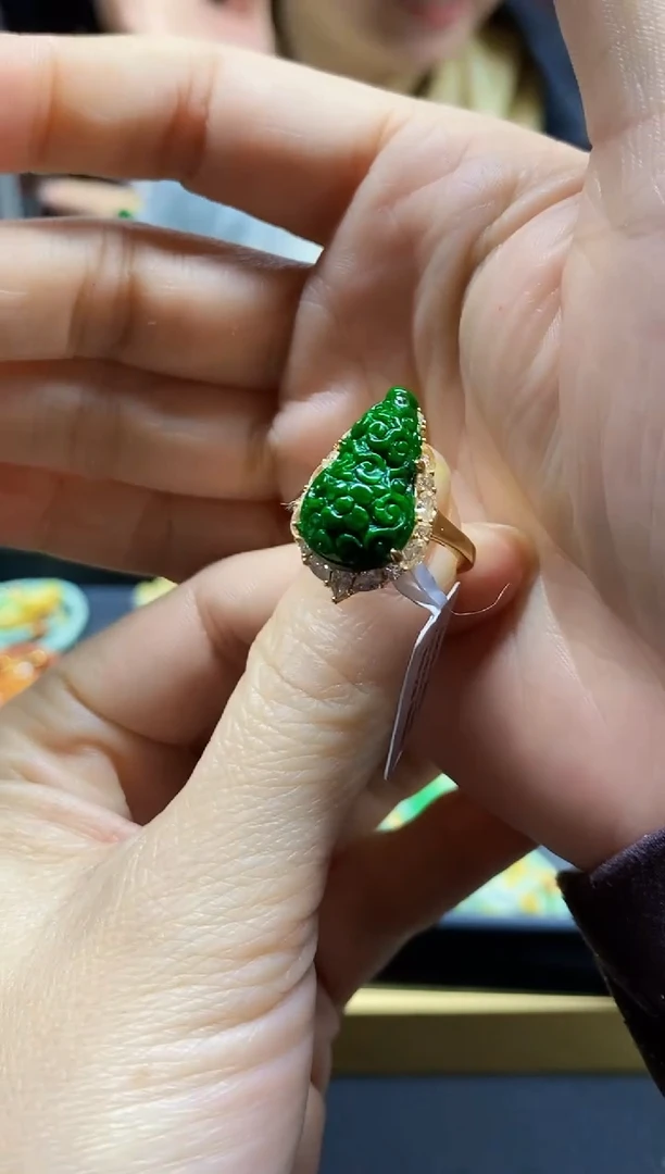 颈饰未镶嵌翡翠戒指83