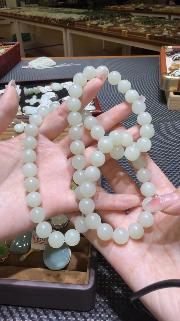 颈饰未镶嵌和田玉手串