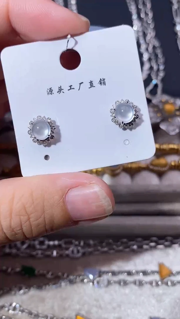 18K金镶嵌翡翠耳饰耳饰