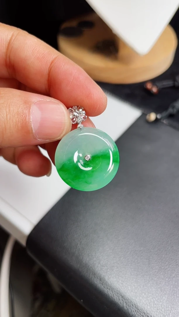 颈饰18K金镶嵌翡翠【15】平安扣31.7   23.6    5.4mm