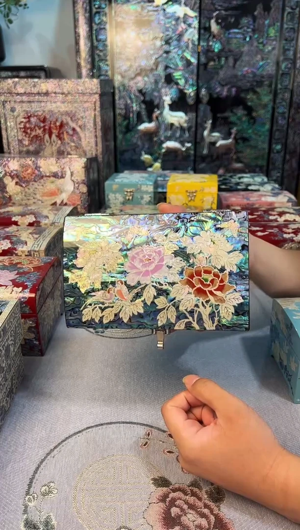 鱼锁黑金鲍·弘贝雅螺钿漆器文化馆