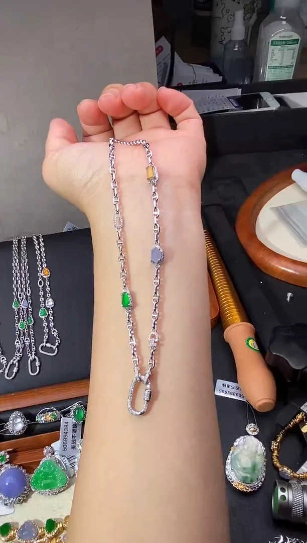 颈饰18K金镶嵌翡翠百搭链