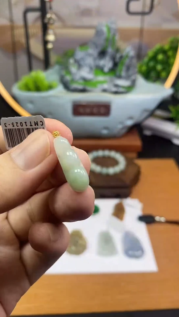 吊坠(不含链)18K金镶嵌翡翠豆子-@@CMT