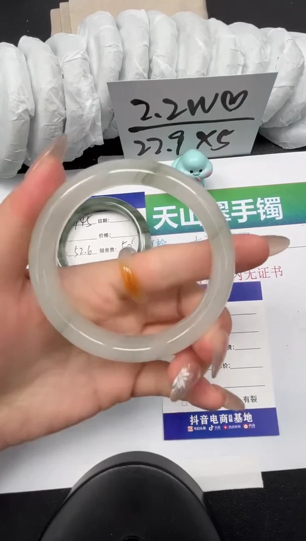 【闪购商品】石英质玉手镯未镶嵌146-58.4