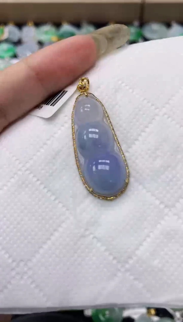 翡翠18K金镶嵌颈饰1111111111