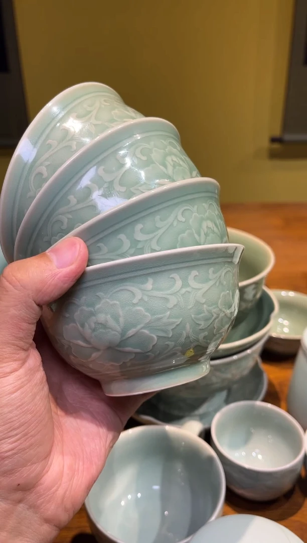 微瑕青釉4.7牡丹碗4只