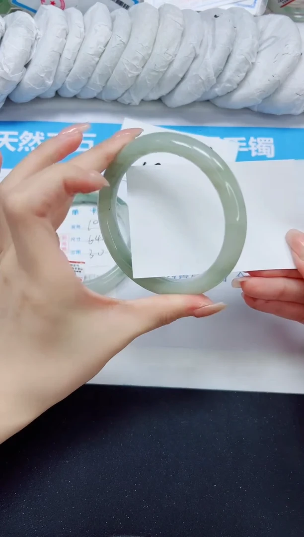 石英质玉手镯未镶嵌108/60