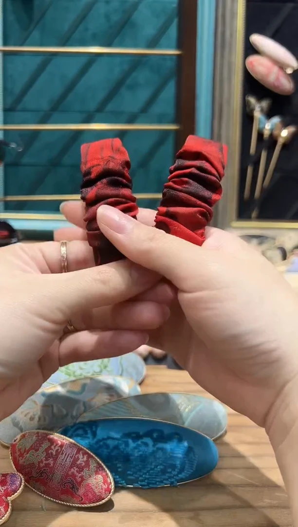 【闪购商品】【一物一拍专车】毛毛虫掰掰夹一对=2个