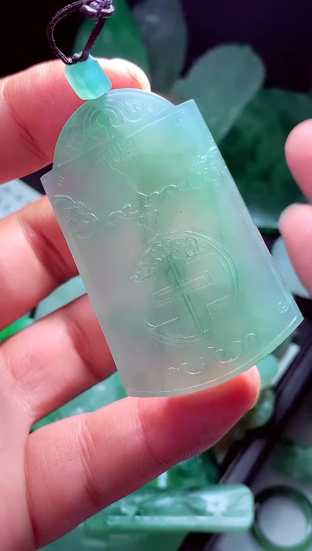 未镶嵌定制翡翠胡**?翡翠毛货定制