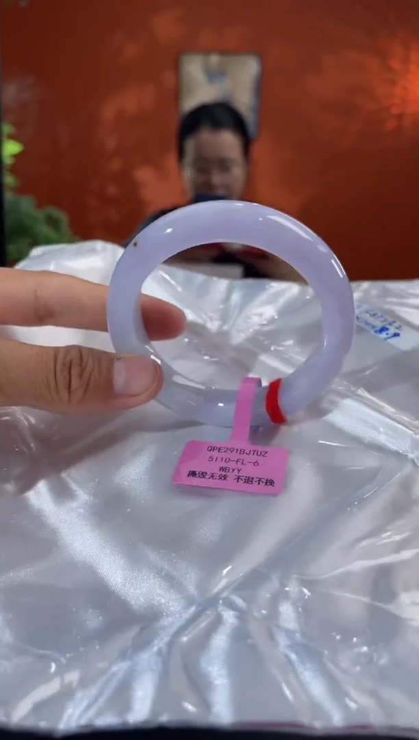 未镶嵌手镯翡翠白****n翡翠手镯