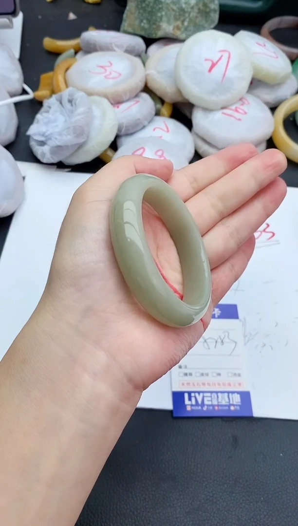 未镶嵌手镯石英质玉42+52.7