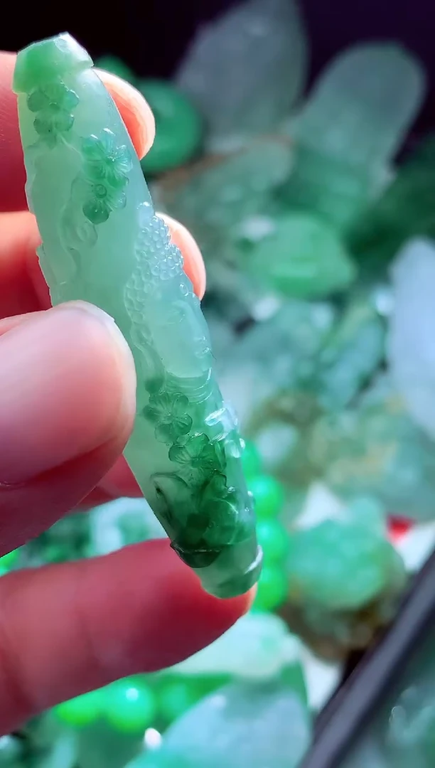 未镶嵌定制翡翠标*?翡翠毛货定制