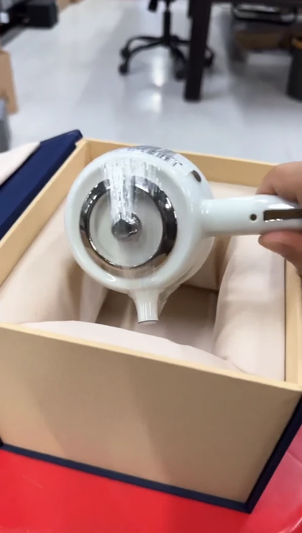 李仁嵋 雪白瓷 金银釉个性侧把壶