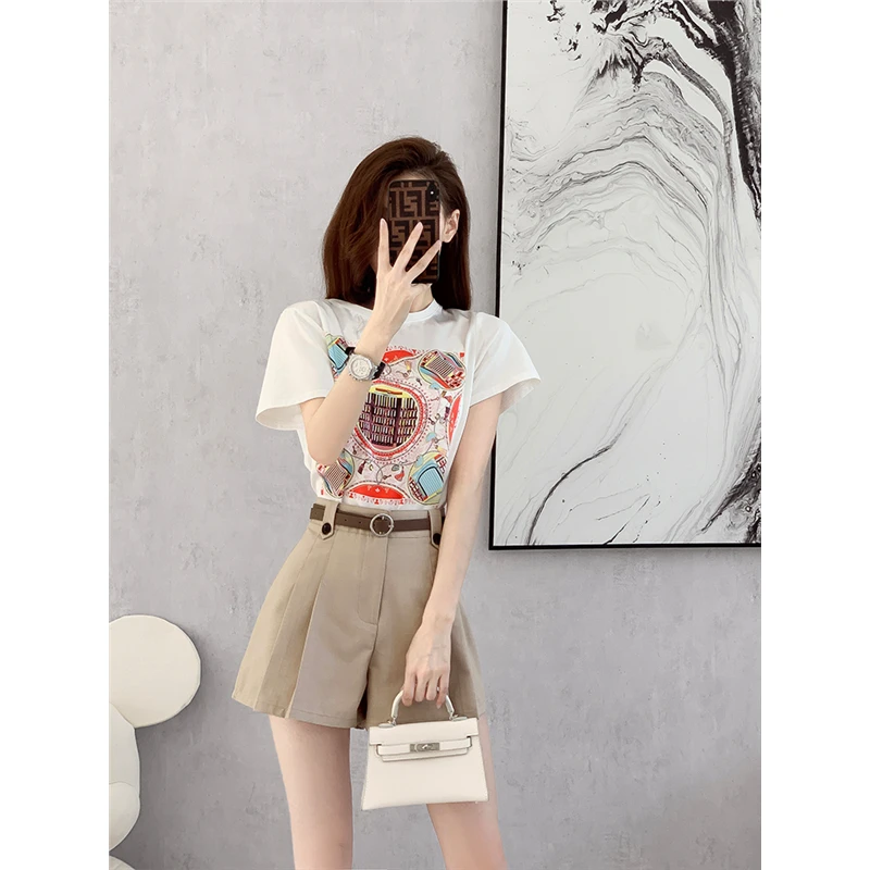 夏季休闲时尚活泼减龄套装女2025年新款小个子气质t恤短裤两件套