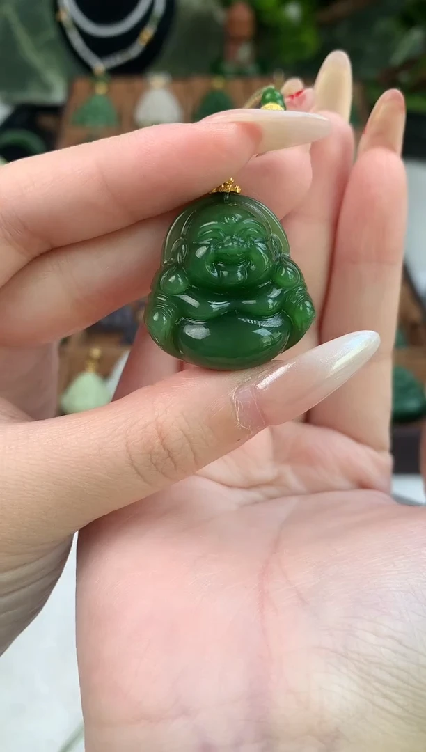 颈饰未镶嵌和田玉吊坠
