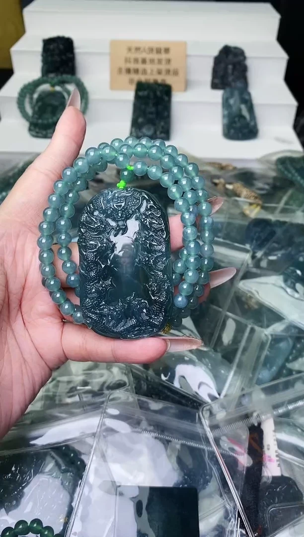 颈饰未镶嵌翡翠
