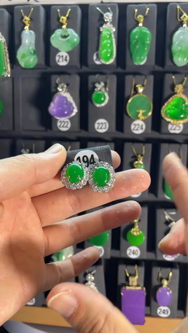 【闪购商品】翡翠颈饰银S925镶嵌194...