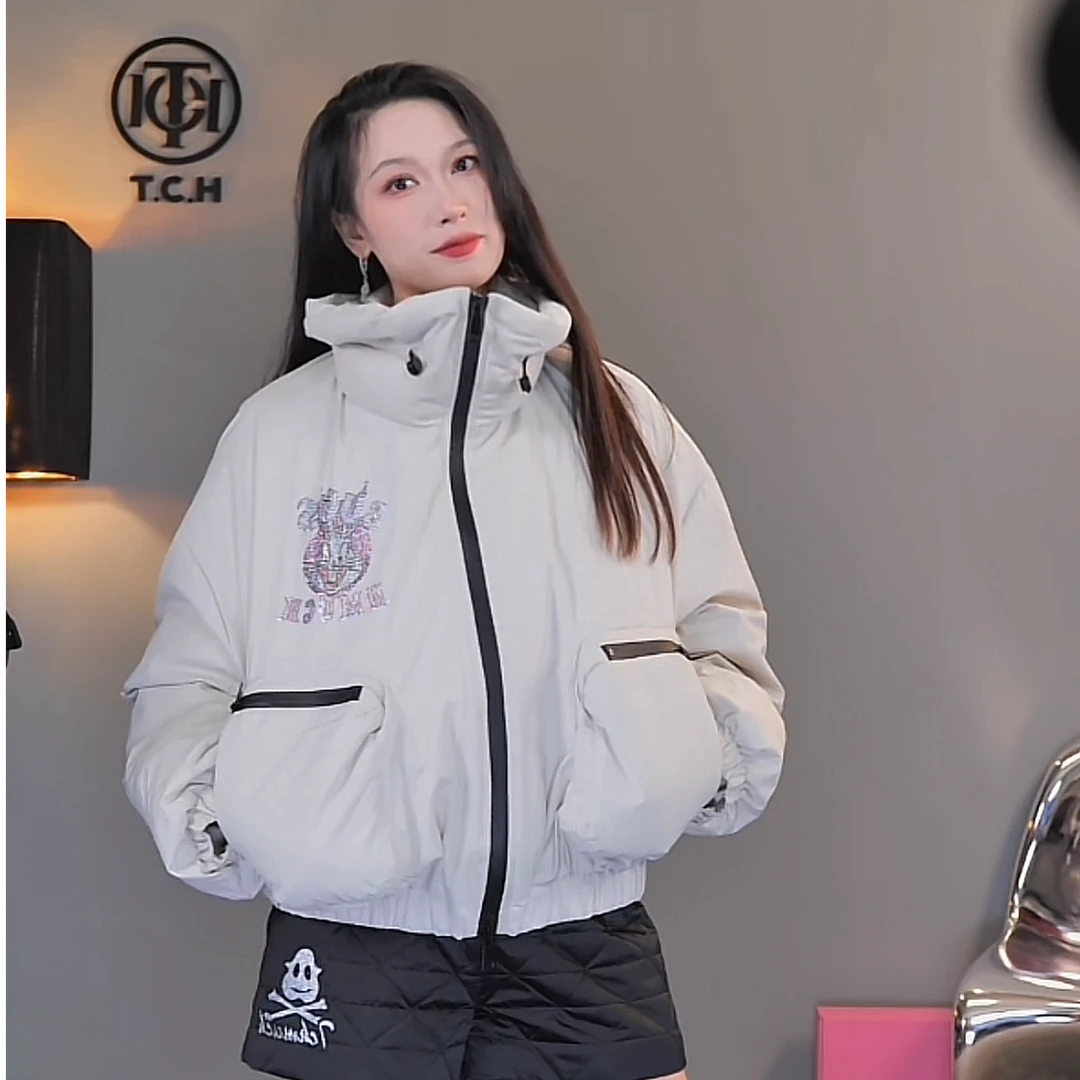 爆款-TCH冬季杏色大口袋兔兔连帽短款运动户外羽绒服T72C19E9003