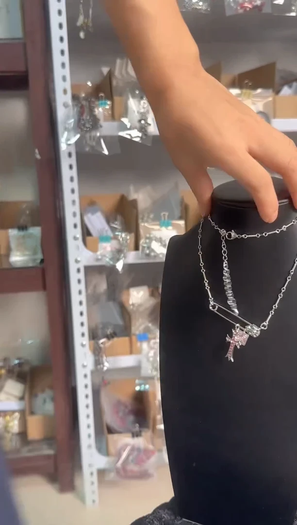 亚克力合金花岗石合金粉色别针十字架