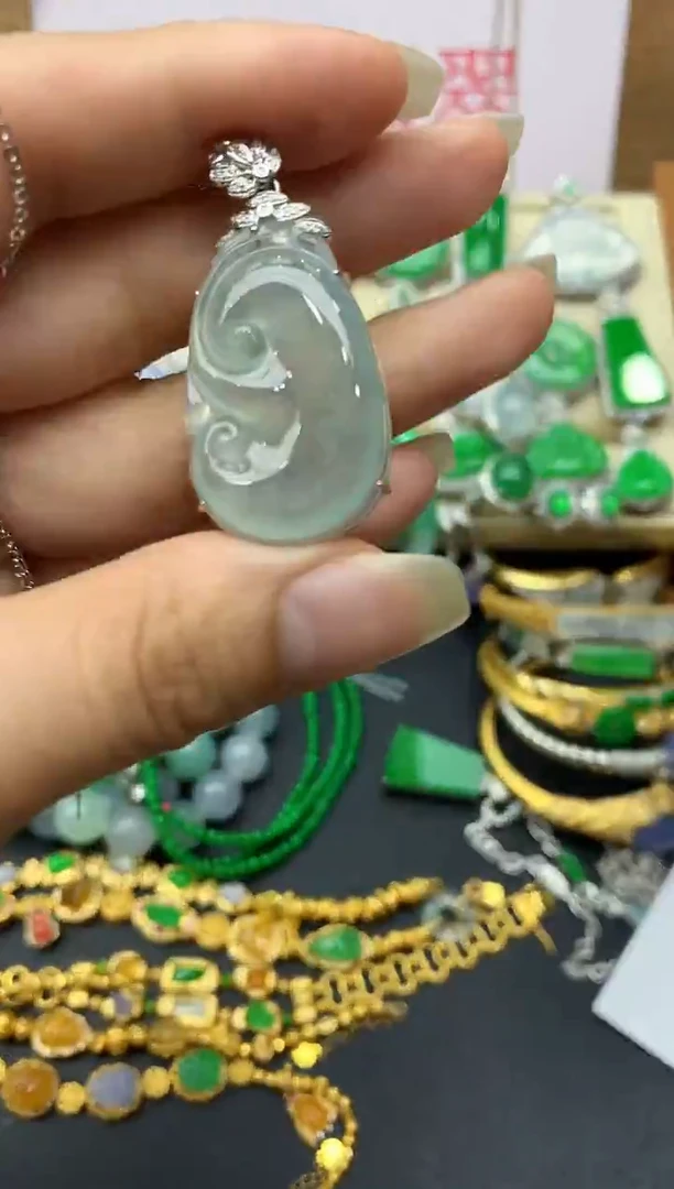 颈饰18K金镶嵌翡翠209-中国好珍宝