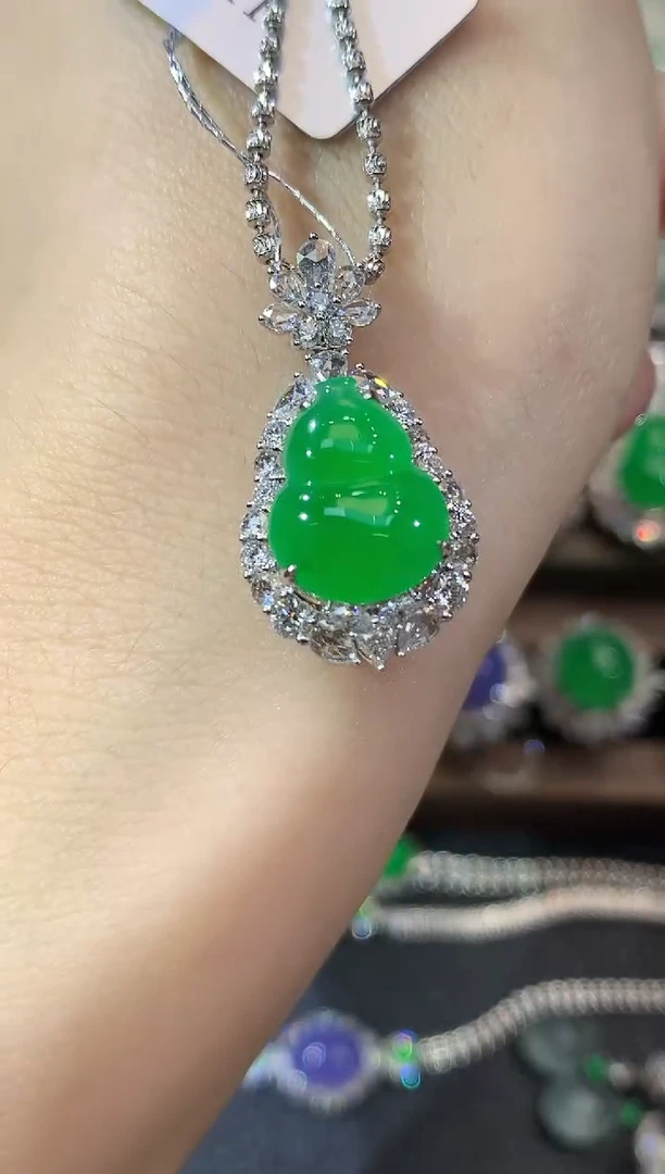 吊坠(不含链)18K金镶嵌翡翠D15