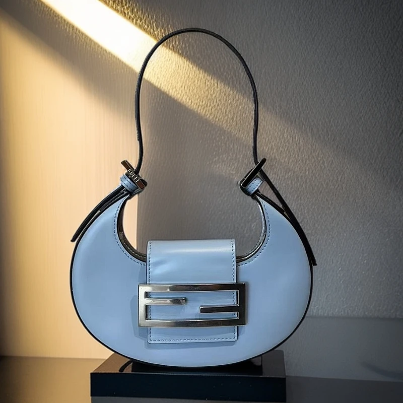 95新 FENDI/芬迪 蓝色牛角腋下包 1121 3172