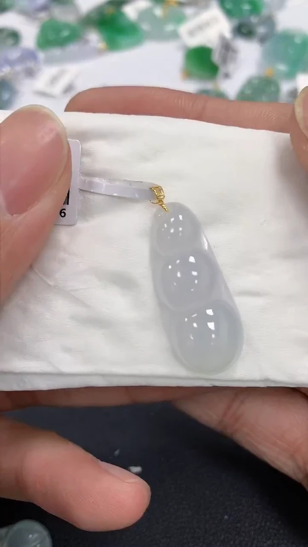 颈饰18K金镶嵌翡翠a货假一赔三支持复检百元上9元证书费自理