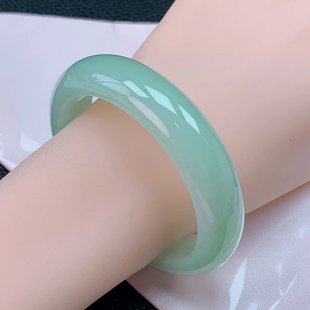 57圈胶润满色果绿宽版大轮胎贵气十足缅甸纯天然A货翡翠带证书