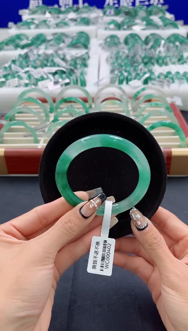 未镶嵌手镯石英质玉（非洲翠）圈口60