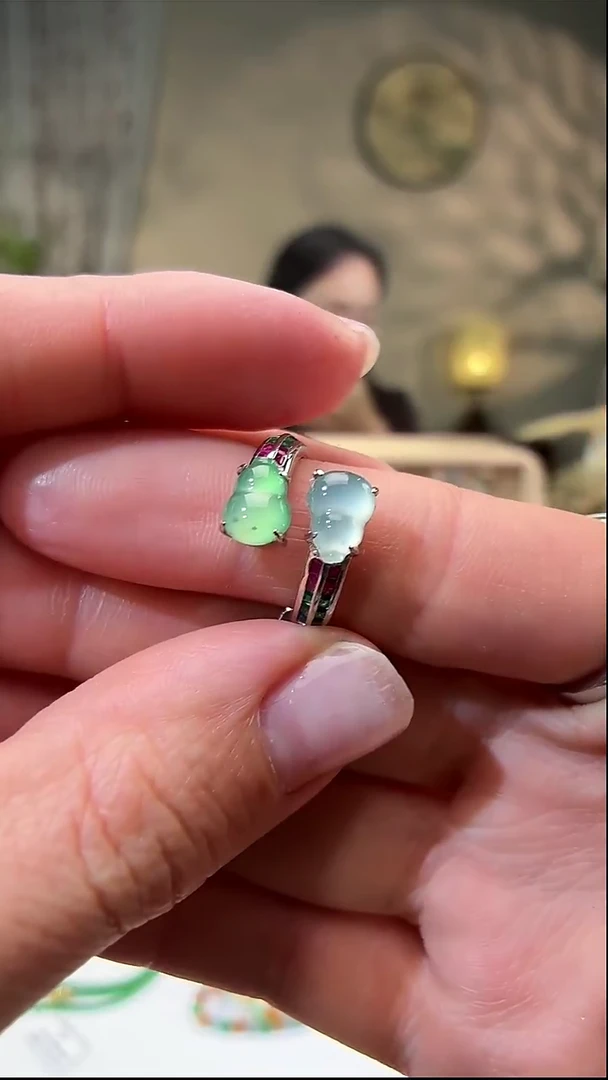 颈饰银S925镶嵌翡翠戒指