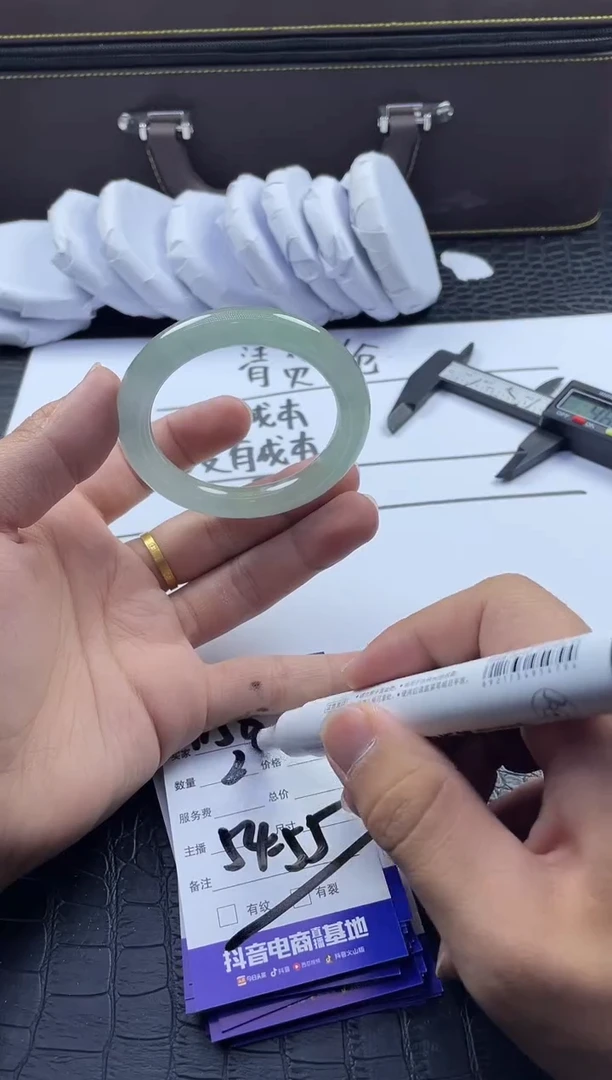 时尚大女王冰透美人镯处理A158