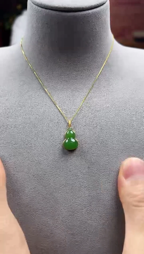和田玉未镶嵌颈饰吊坠