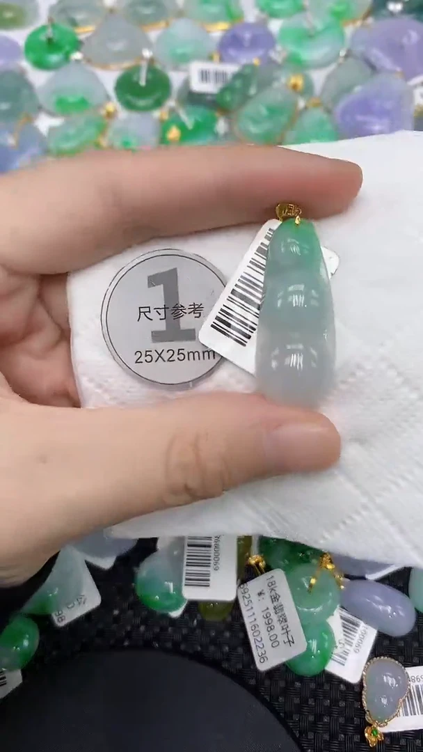 颈饰18K金镶嵌翡翠111111111