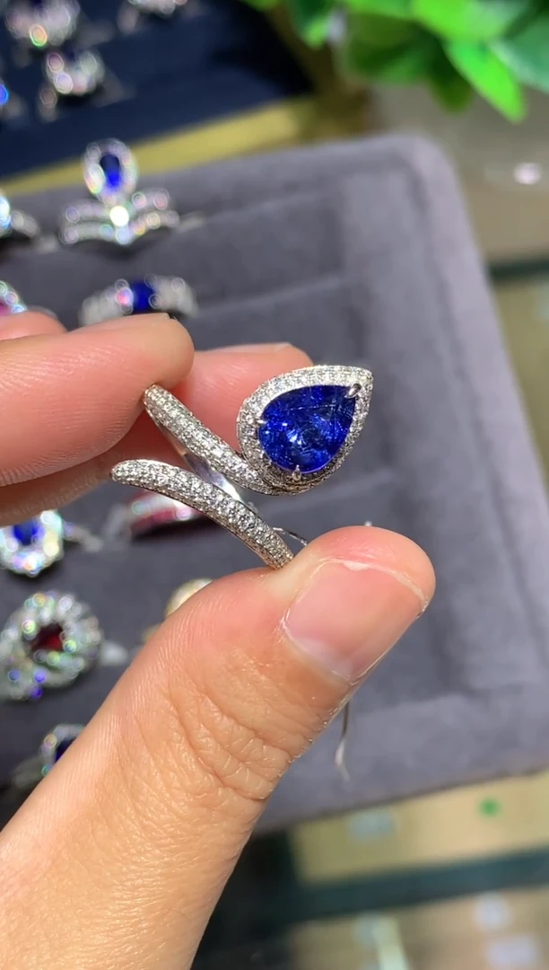 戒指蓝宝石18K金镶嵌2.02ct