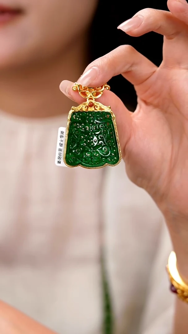 吊坠(赠链)未镶嵌翡翠吊坠58