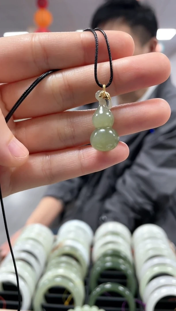 【闪购商品】和田玉颈饰18K金镶嵌葫芦吊坠一件