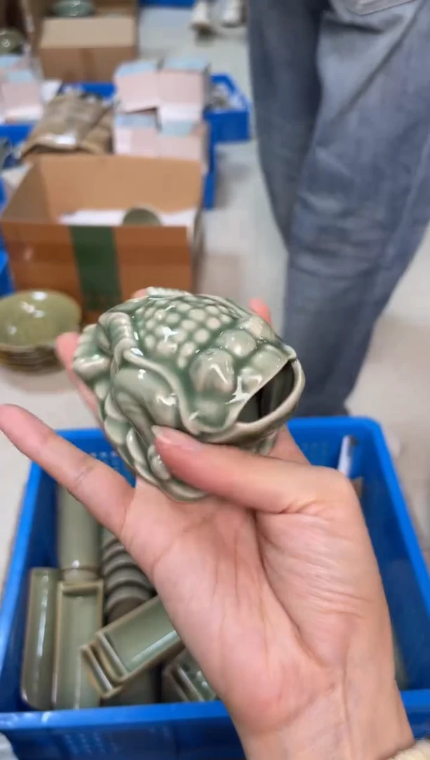 陶瓷青瓷金蟾茶宠