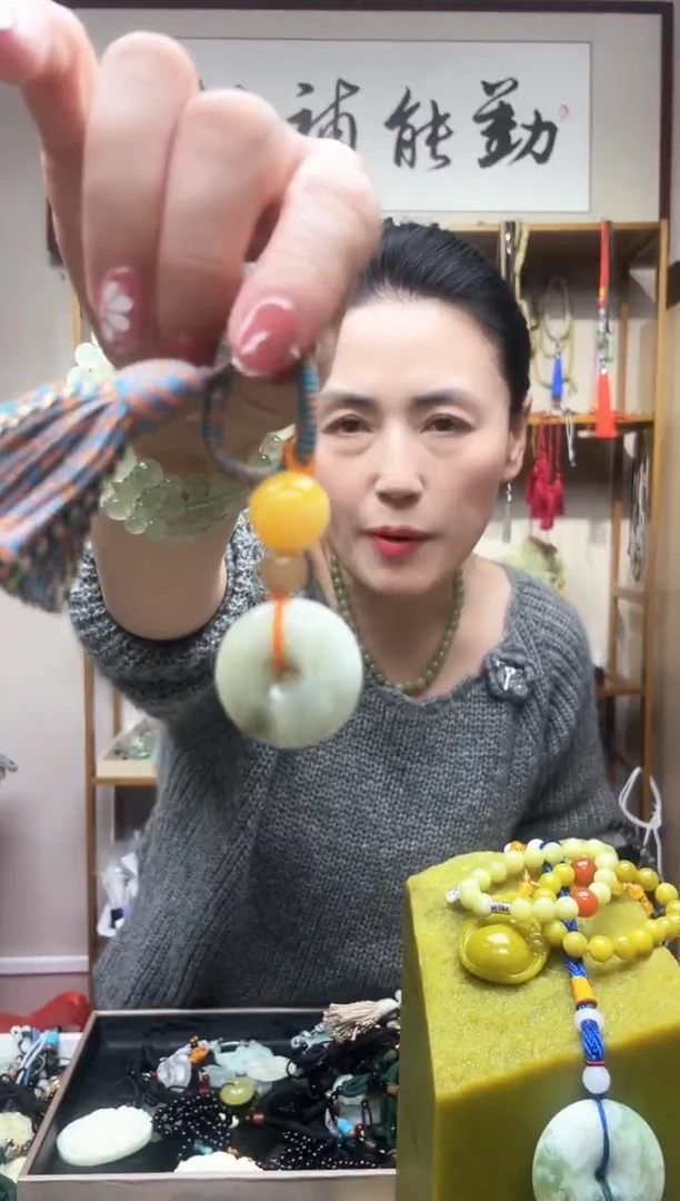 未镶嵌岫玉吊坠·