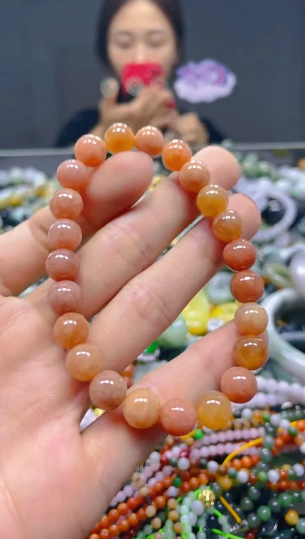 颈饰未镶嵌翡翠8MM/Q/翡翠A货，一件也是批发价
