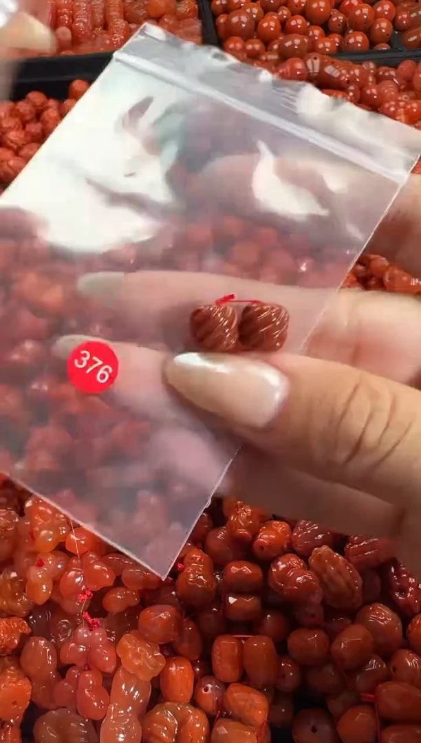 颈饰未镶嵌南红玛瑙1