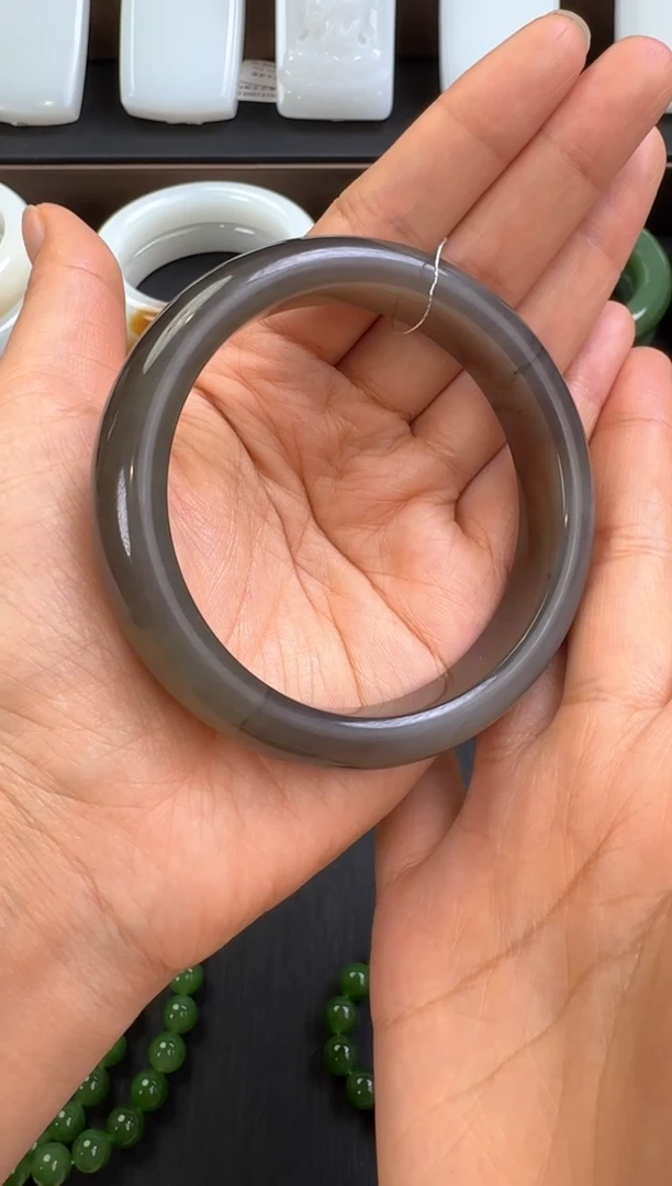 未镶嵌手镯和田玉手镯