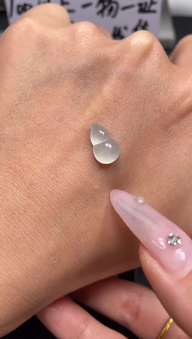 翡翠未镶嵌颈饰福利葫芦