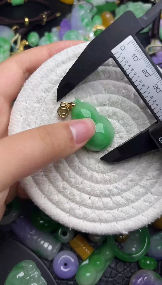 颈饰未镶嵌翡翠缅甸翡翠吊坠