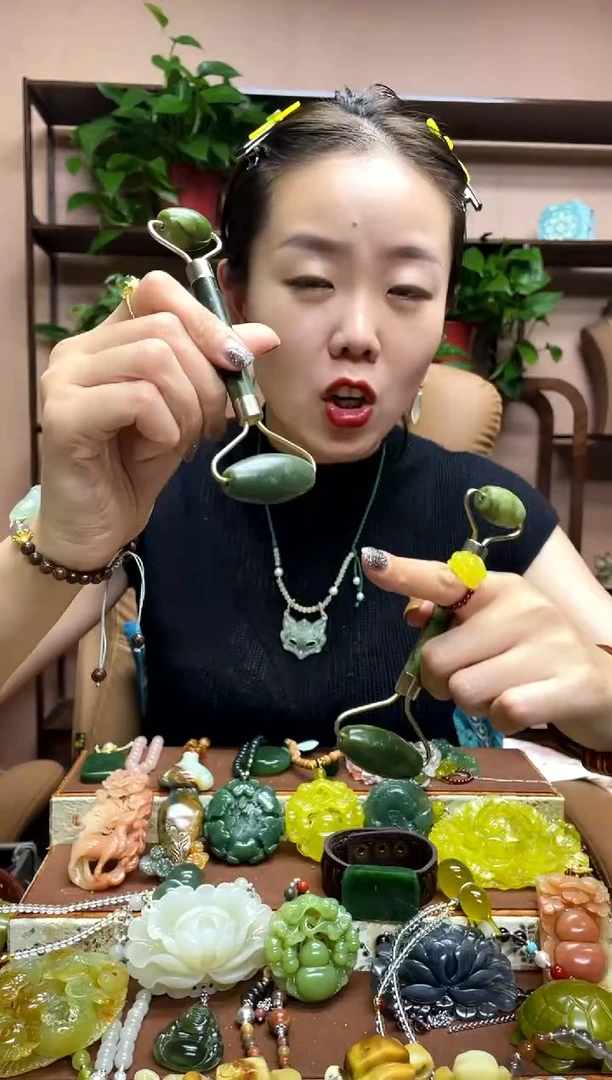 未镶嵌岫玉吊坠多样性发货发其中之一