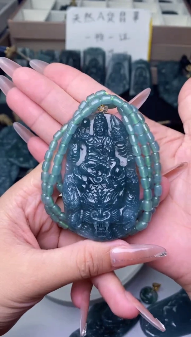 颈饰未镶嵌翡翠