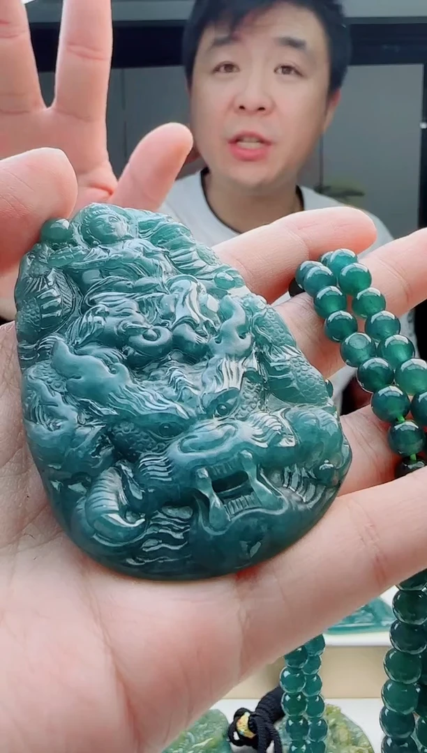 颈饰未镶嵌翡翠多样性发其中一