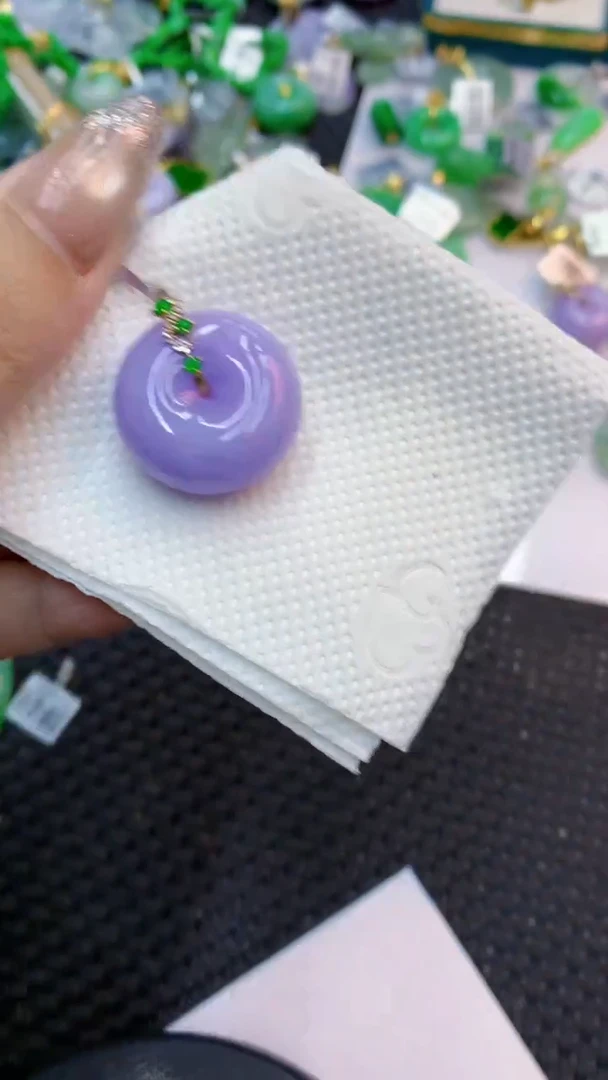 颈饰18K金镶嵌翡翠千*1