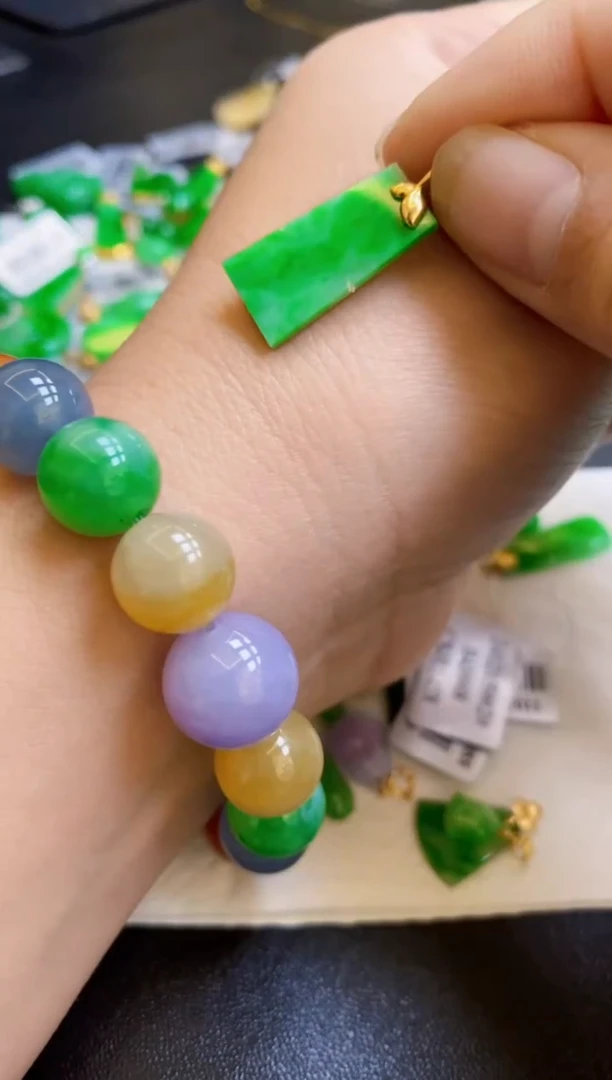 【闪购商品】翡翠颈饰18K金镶嵌无事牌