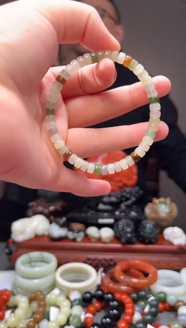 颈饰未镶嵌和田玉手串