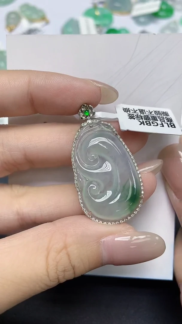 翡翠18K金镶嵌颈饰天然缅甸翡翠A货